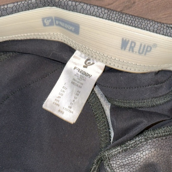 WR.UP Faux Snake Size 6 with a 25” inseam perfect condition - Picture 8 of 12